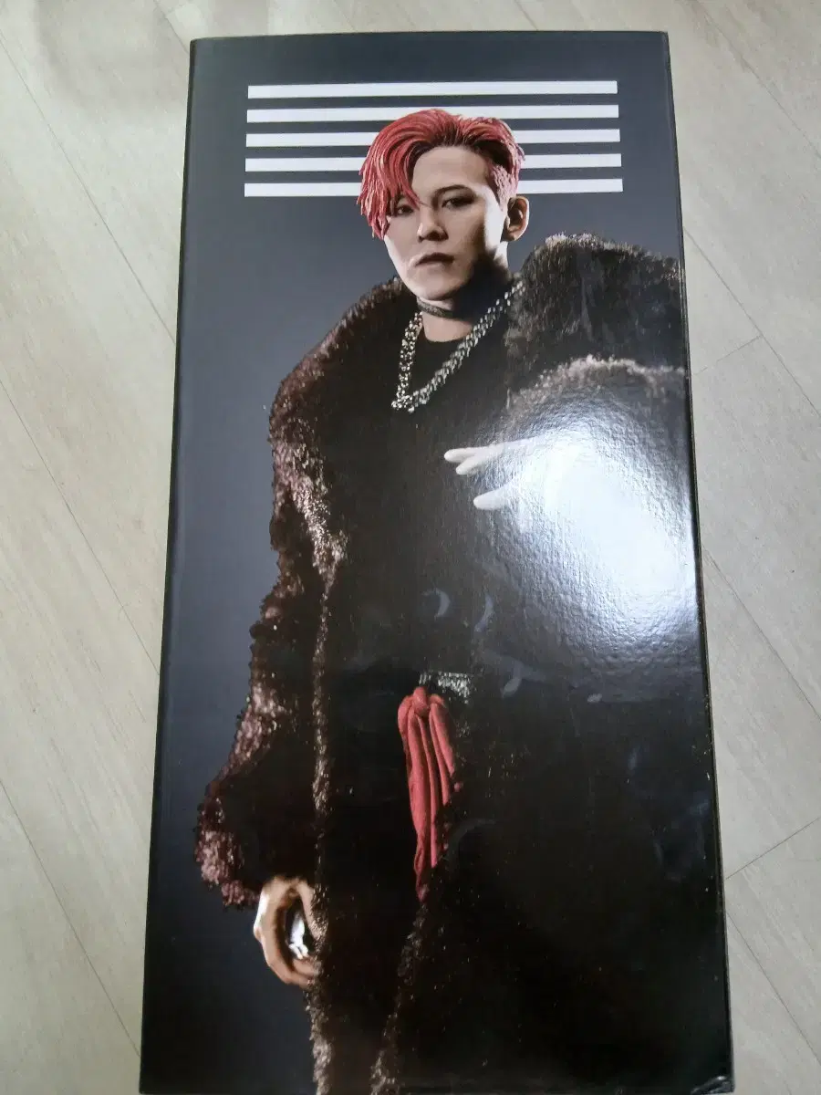 エンターベイ ENTERBAY BIGBANG G-DRAGON フィギュア Limited Edition 1/6 scale 'G-DRAGON' figure Feature: - Based